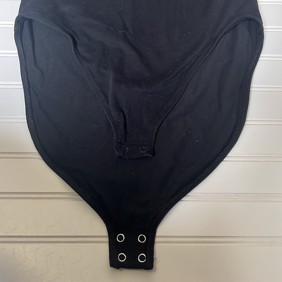 Old Navy Fitted Short-Sleeve V-Neck Bodysuit for Women medium Black - Picture 5 of 10